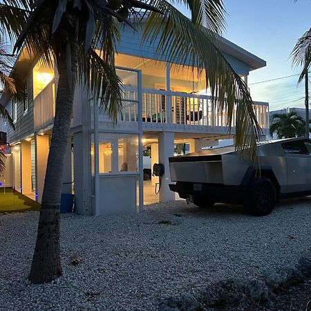 Casa Blue Pelican. Маратон Экстерьер фото