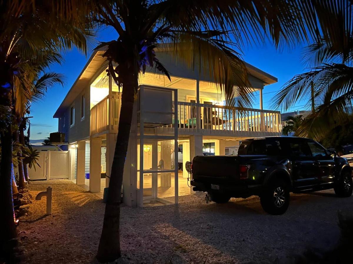 Casa Blue Pelican. Маратон Экстерьер фото