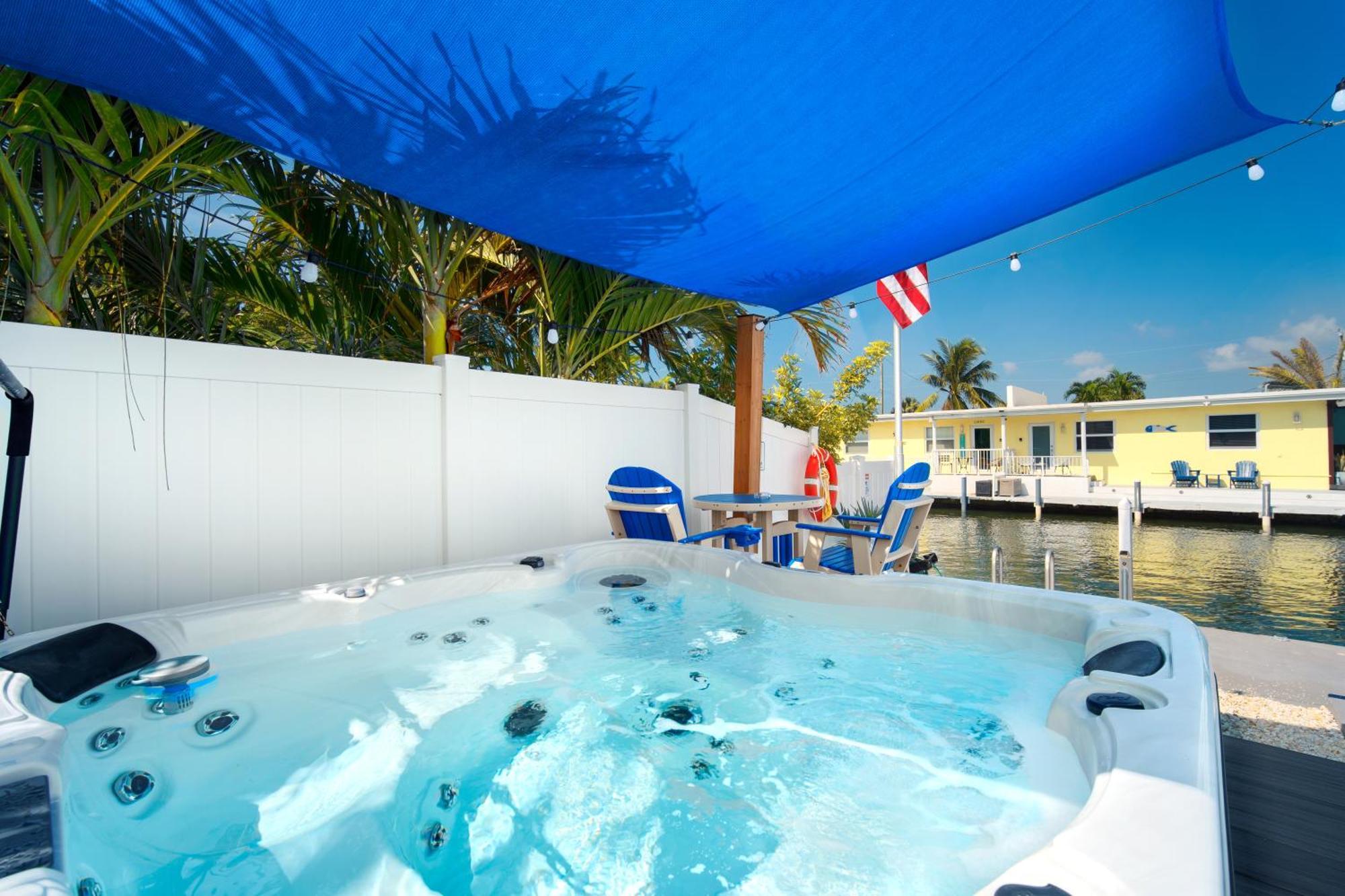 Casa Blue Pelican. Маратон Экстерьер фото