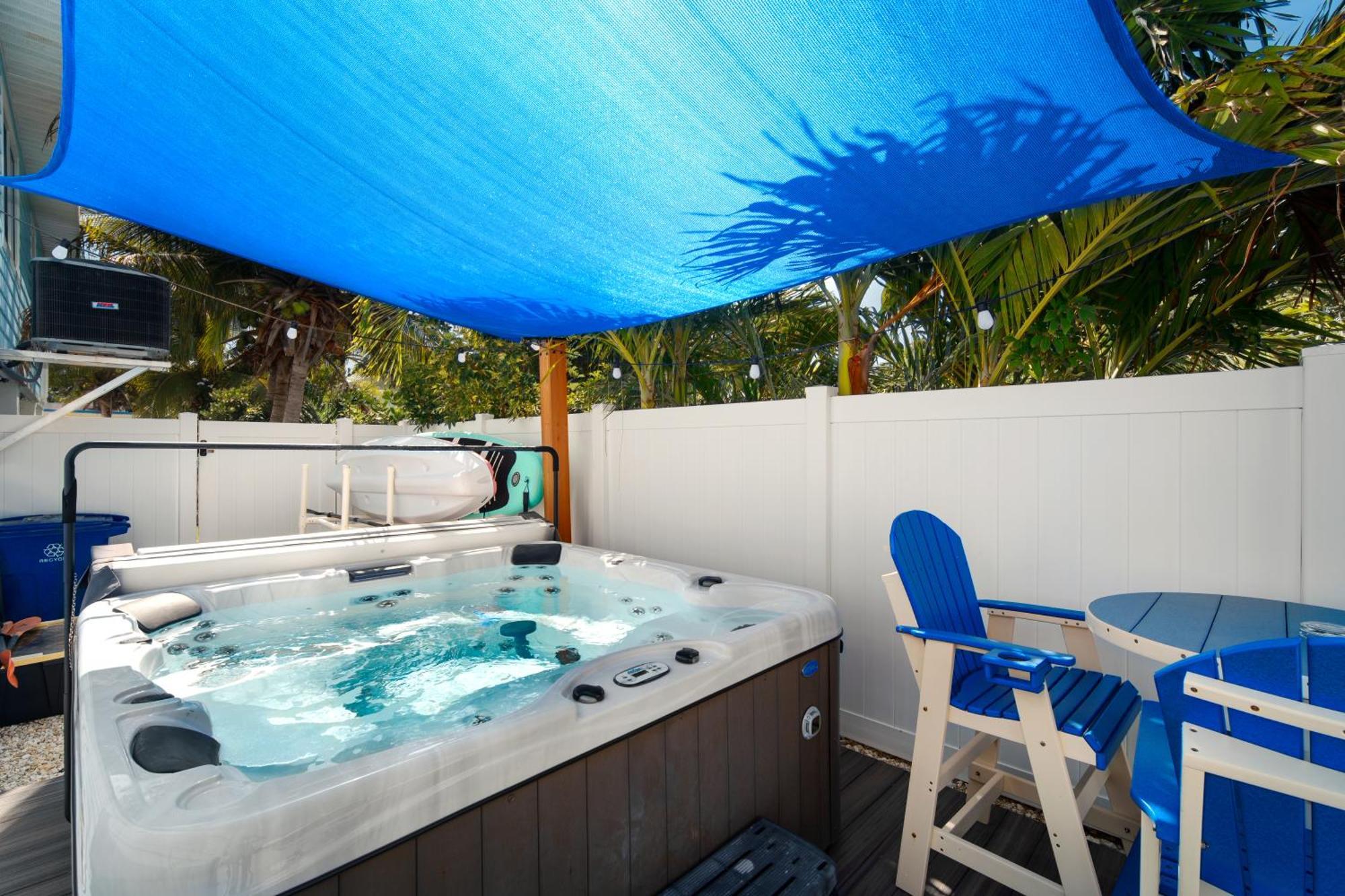 Casa Blue Pelican. Маратон Экстерьер фото